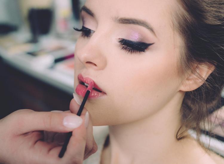 How Can I Get My Makeup Done? – Looking Great With Makeup Artists