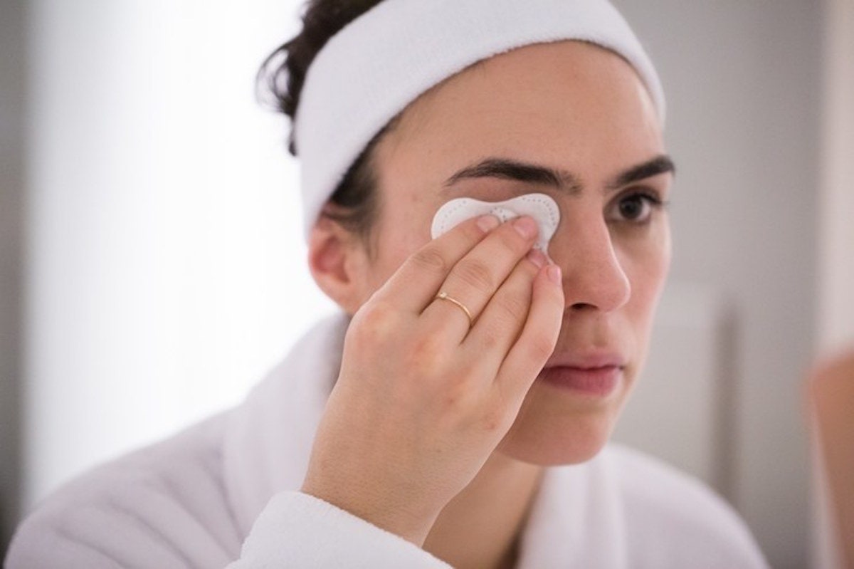 How to Get Makeup Off Without Applying Makeup Remover